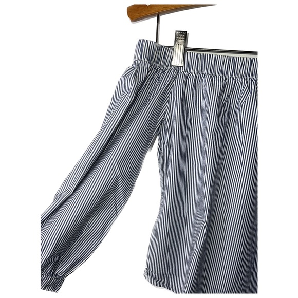 ABERCROMBIE & FITCH BLUE AND WHITE TOP C5 - Picture 2 of 5